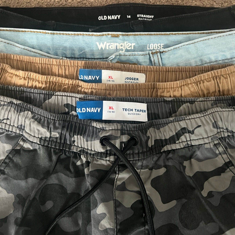 4 pairs of BOYS 14-16 wrangler and old navy pants